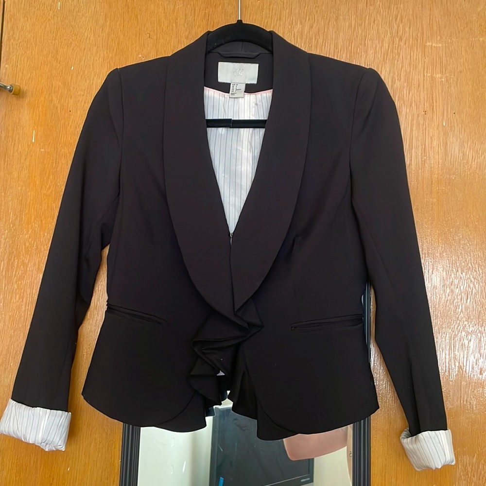 H&M Cropped Ruffle Blazer